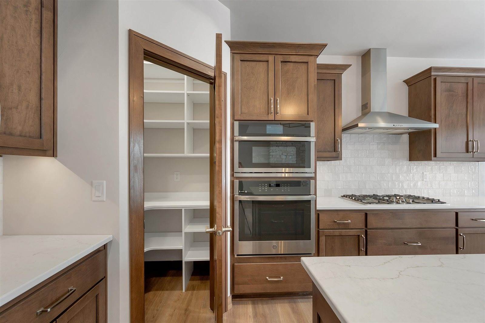 1617 North Honeysuckle Circle, De Pere, WI 54115