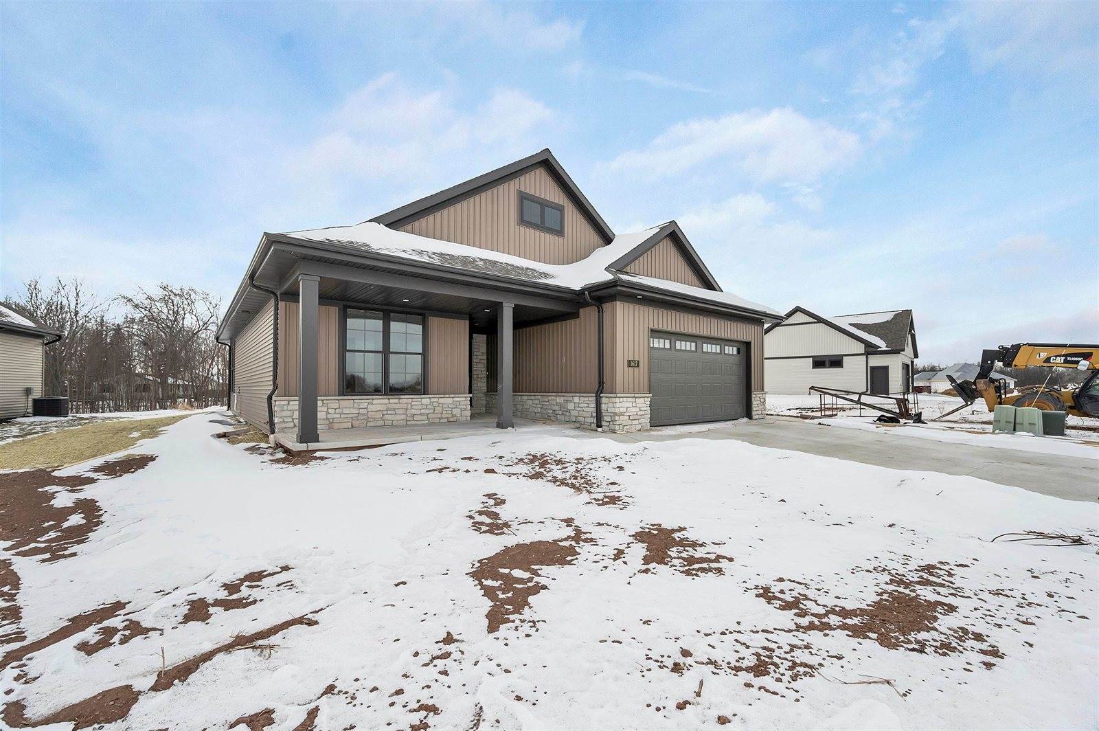 1617 North Honeysuckle Circle, De Pere, WI 54115