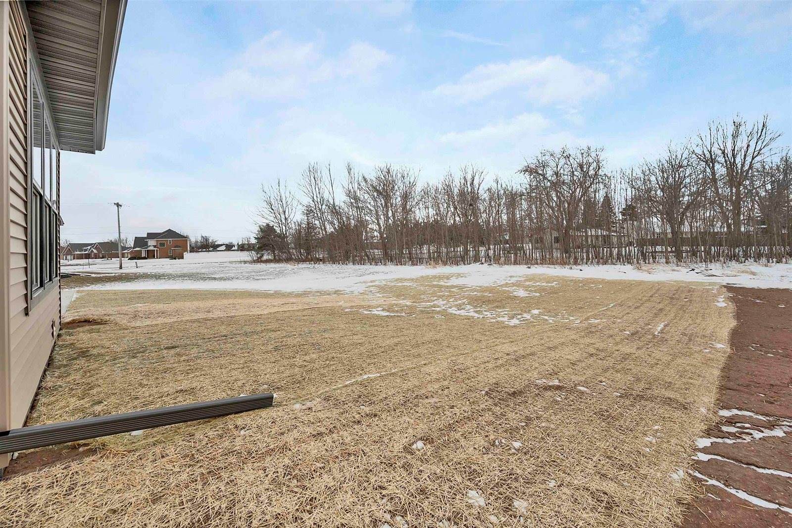 1617 North Honeysuckle Circle, De Pere, WI 54115