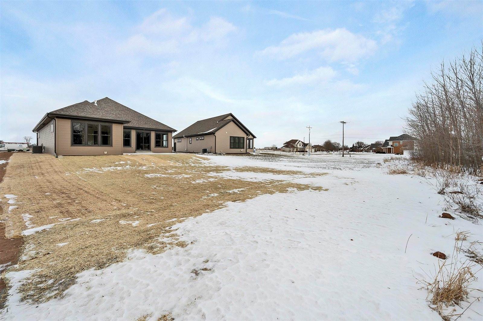1617 North Honeysuckle Circle, De Pere, WI 54115