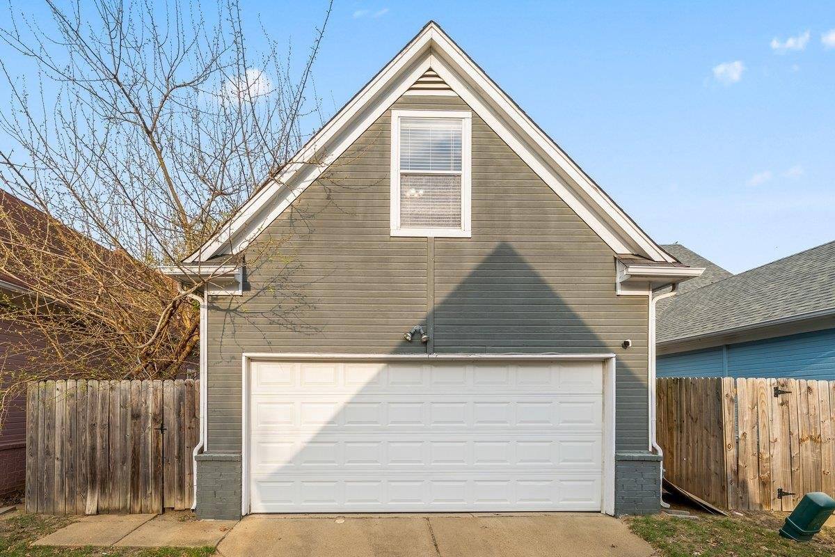 1416 Island Town Dr, Memphis, TN 38103