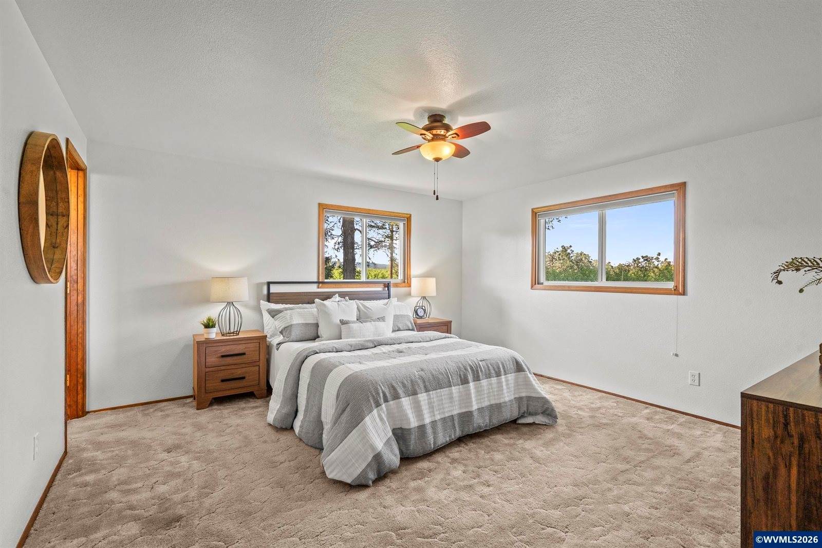 38565 Robinson Dr, Scio, OR 97374