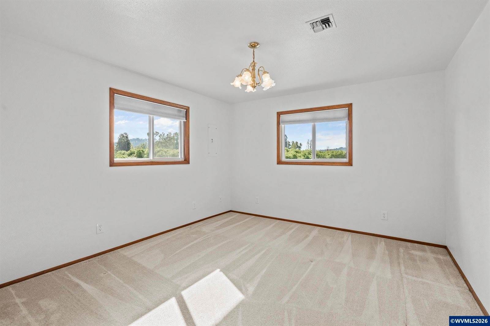 38565 Robinson Dr, Scio, OR 97374