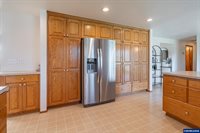 38565 Robinson Dr, Scio, OR 97374