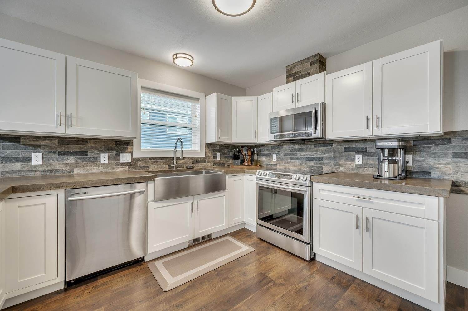 2220 30Th, Spirit Lake, IA 51360