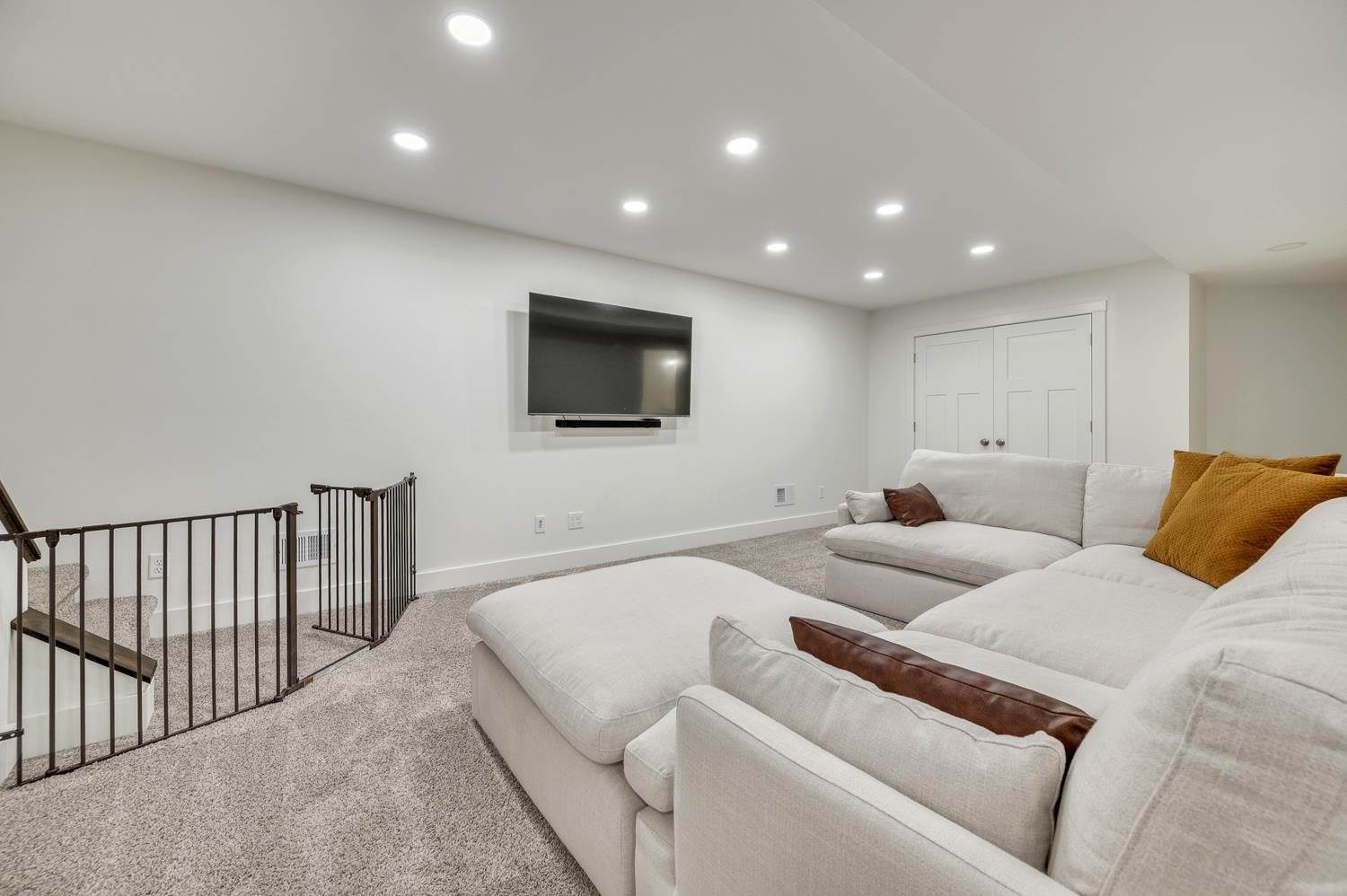 2220 30Th, Spirit Lake, IA 51360