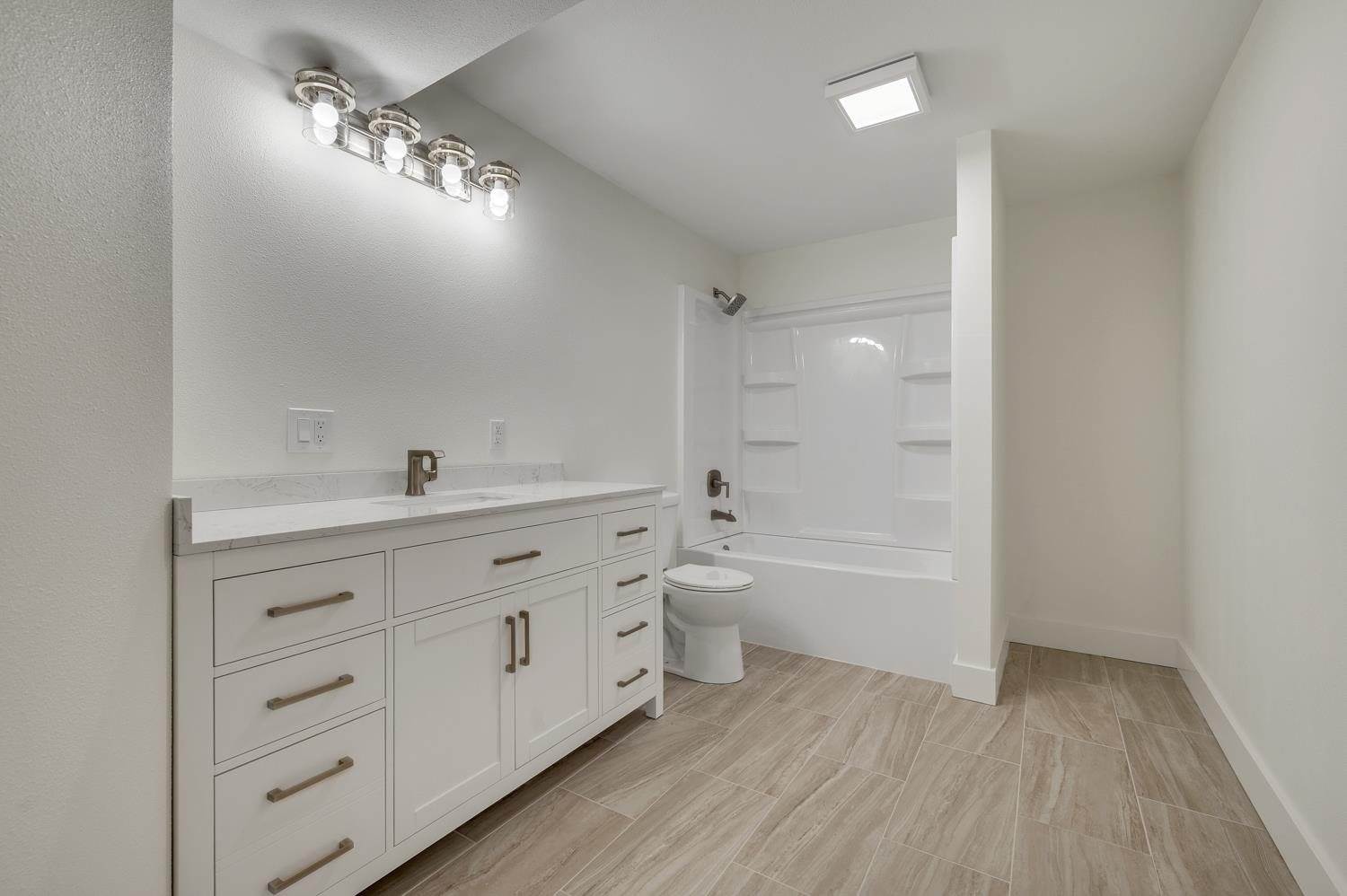 2220 30Th, Spirit Lake, IA 51360