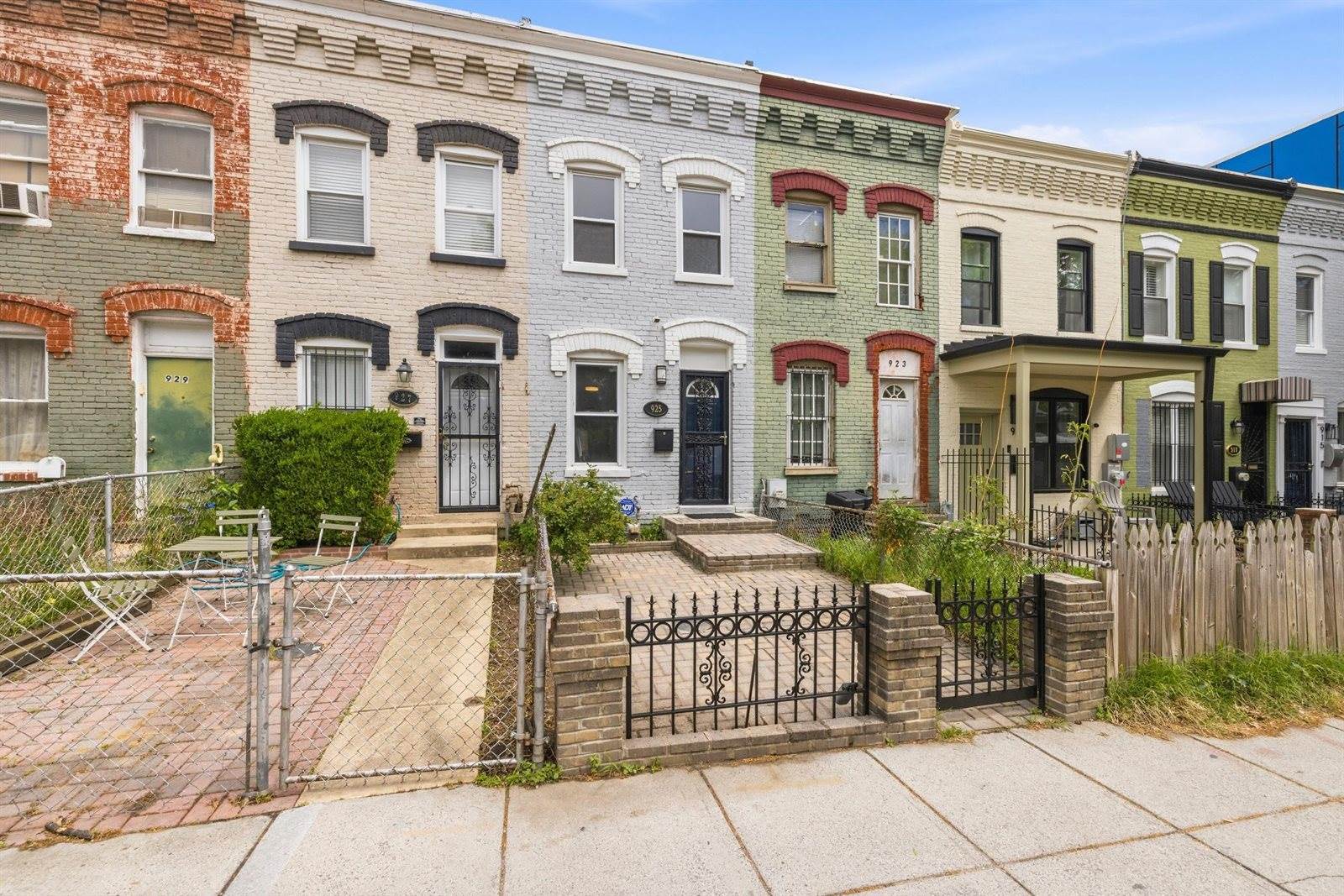 925 8TH Street NE, Washington, DC 20002