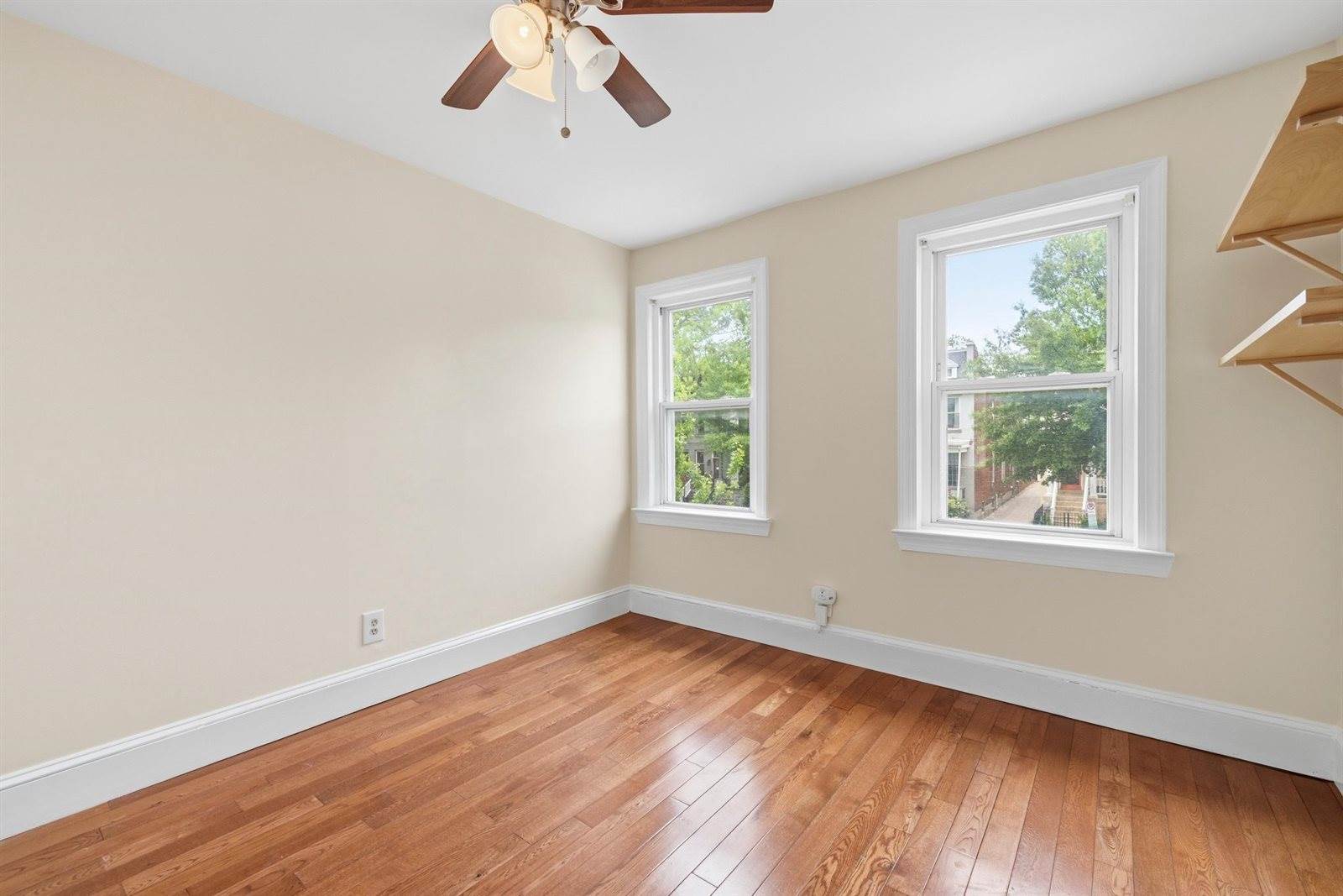 925 8TH Street NE, Washington, DC 20002