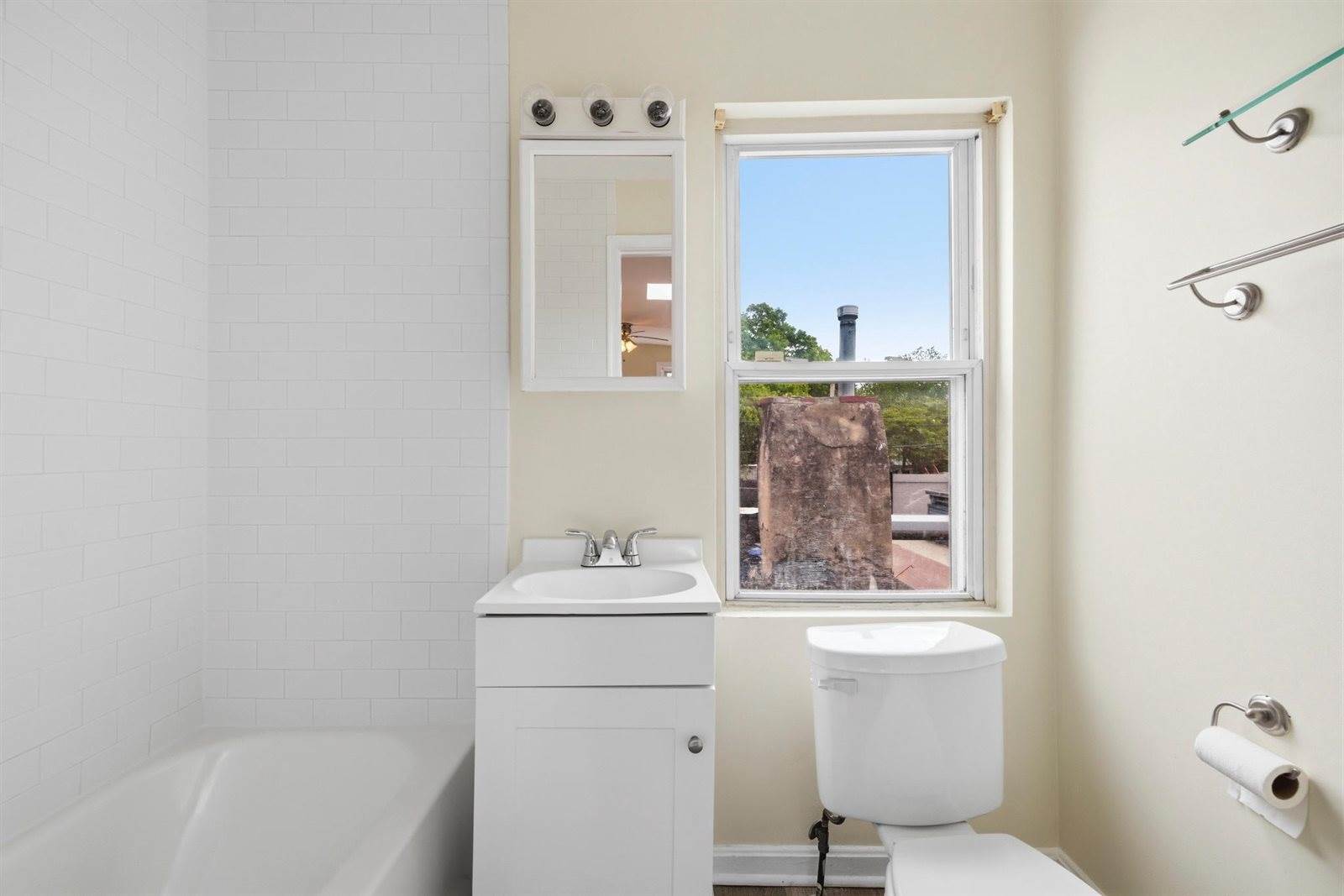 925 8TH Street NE, Washington, DC 20002