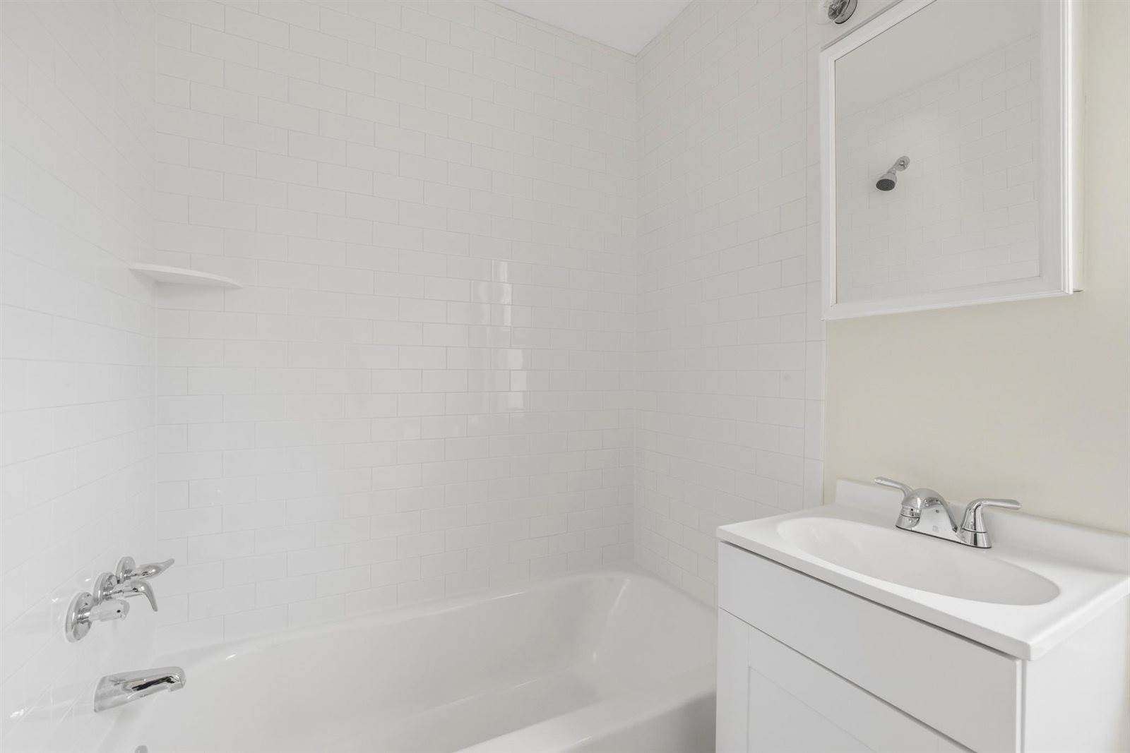 925 8TH Street NE, Washington, DC 20002