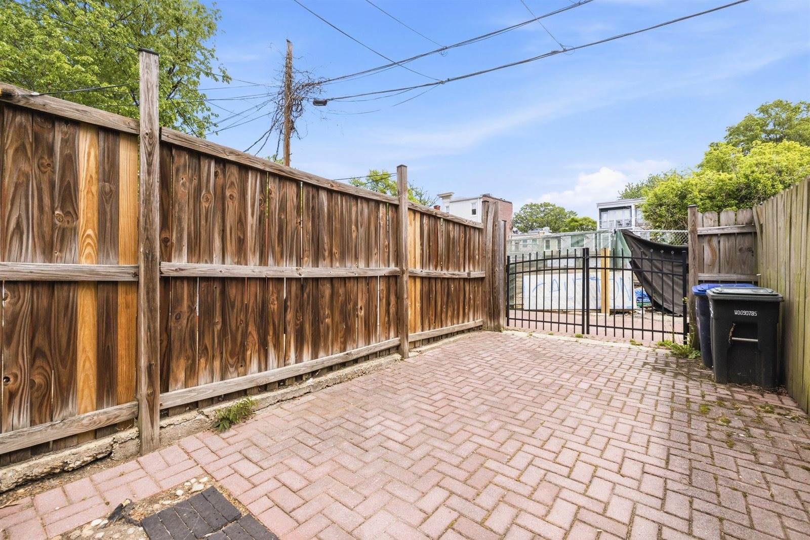 925 8TH Street NE, Washington, DC 20002