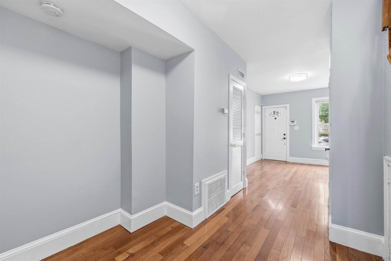 925 8TH Street NE, Washington, DC 20002