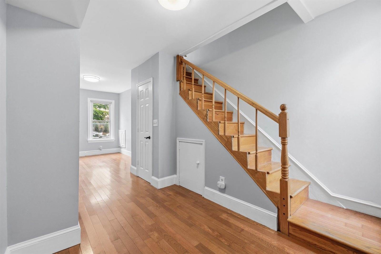 925 8TH Street NE, Washington, DC 20002