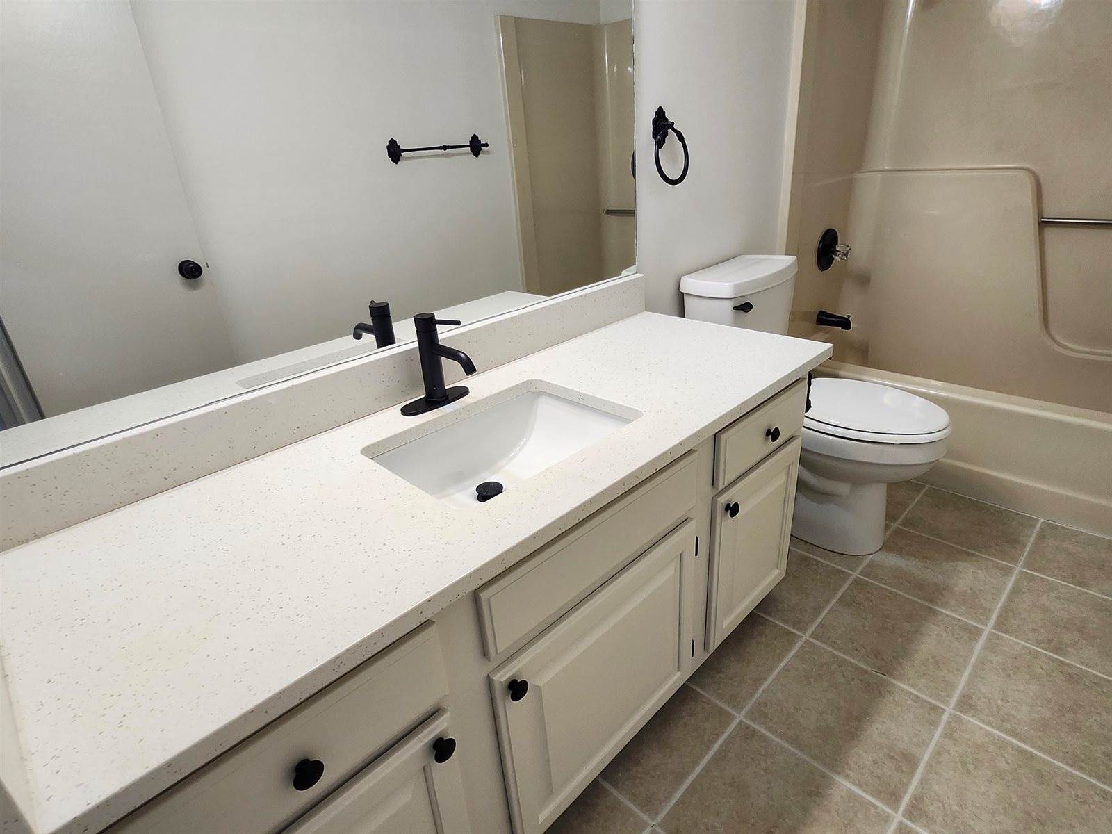 9039 East Skinner St, Wichita, KS 67207