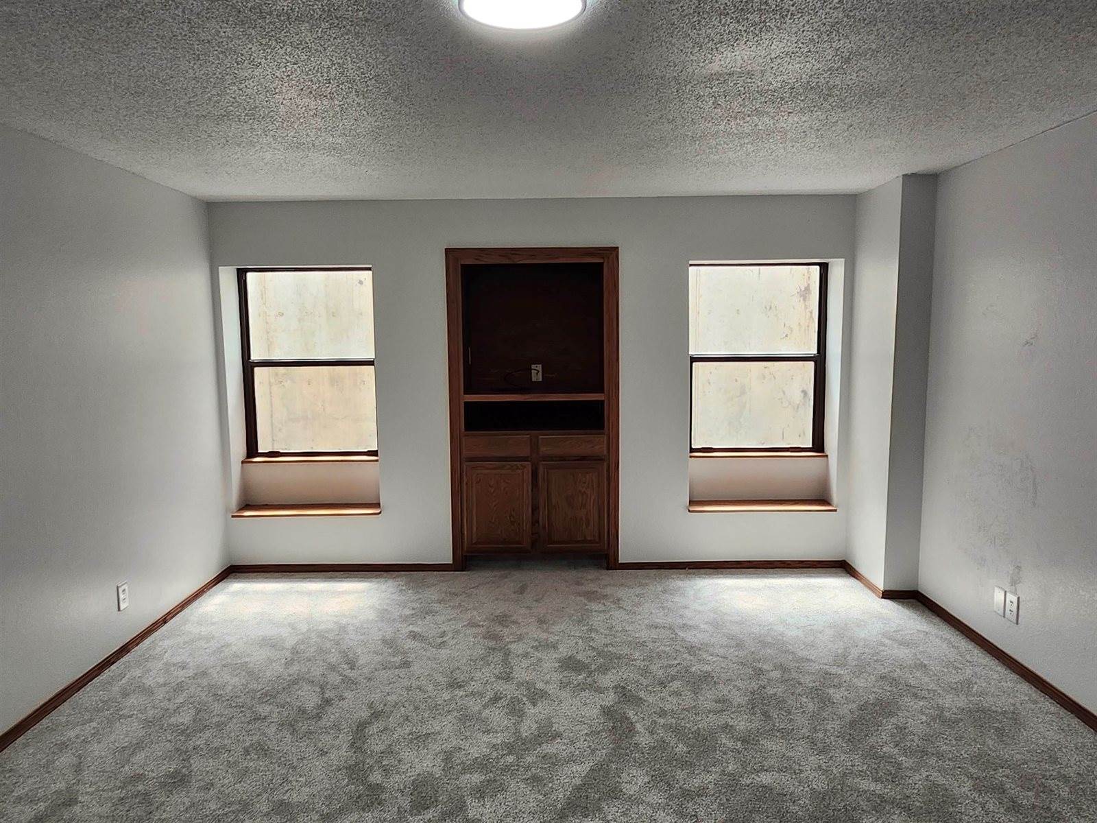 9039 East Skinner St, Wichita, KS 67207