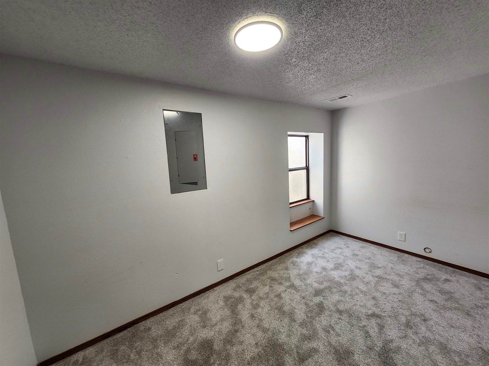 9039 East Skinner St, Wichita, KS 67207