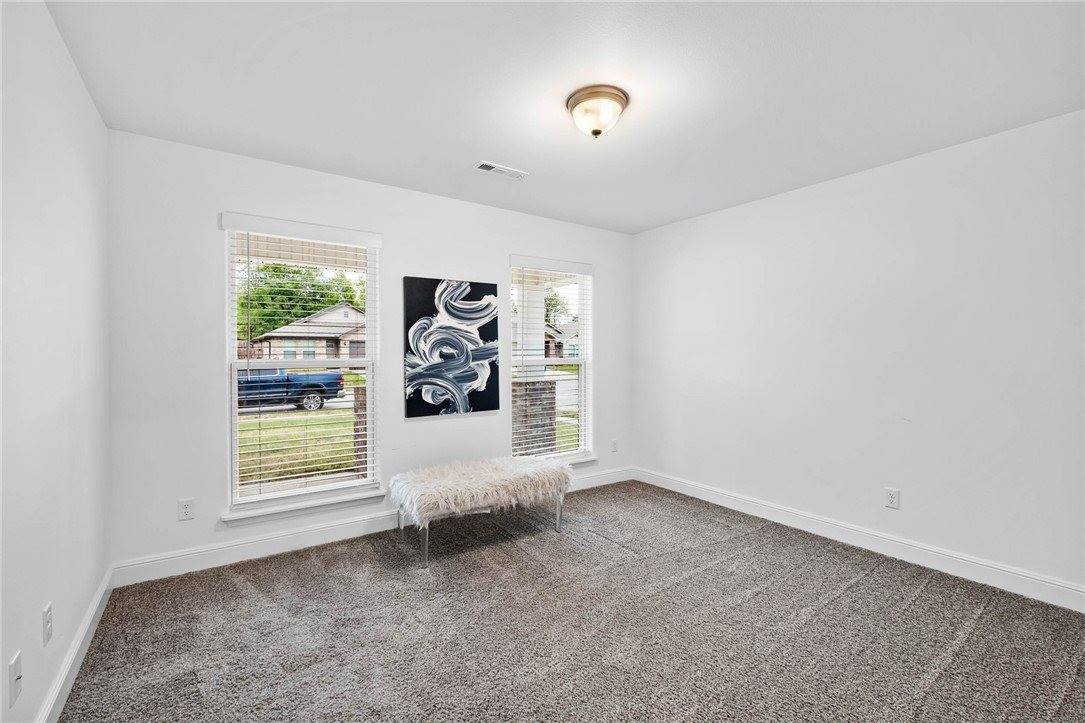 6005 NW Grant Street, Bentonville, AR 72713
