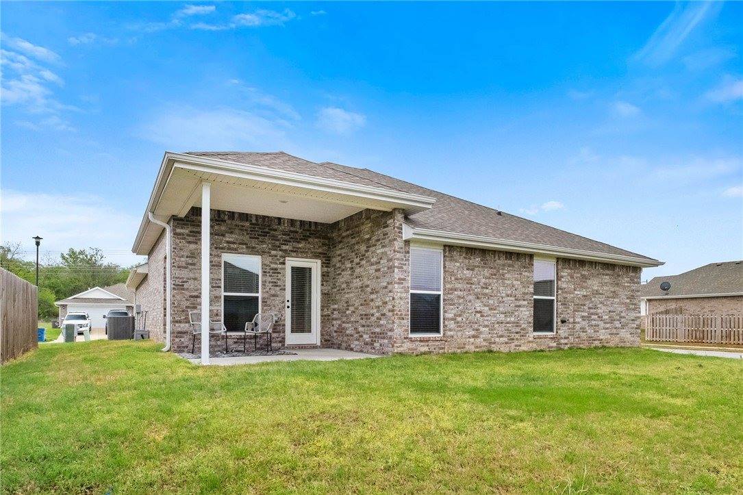 6005 NW Grant Street, Bentonville, AR 72713