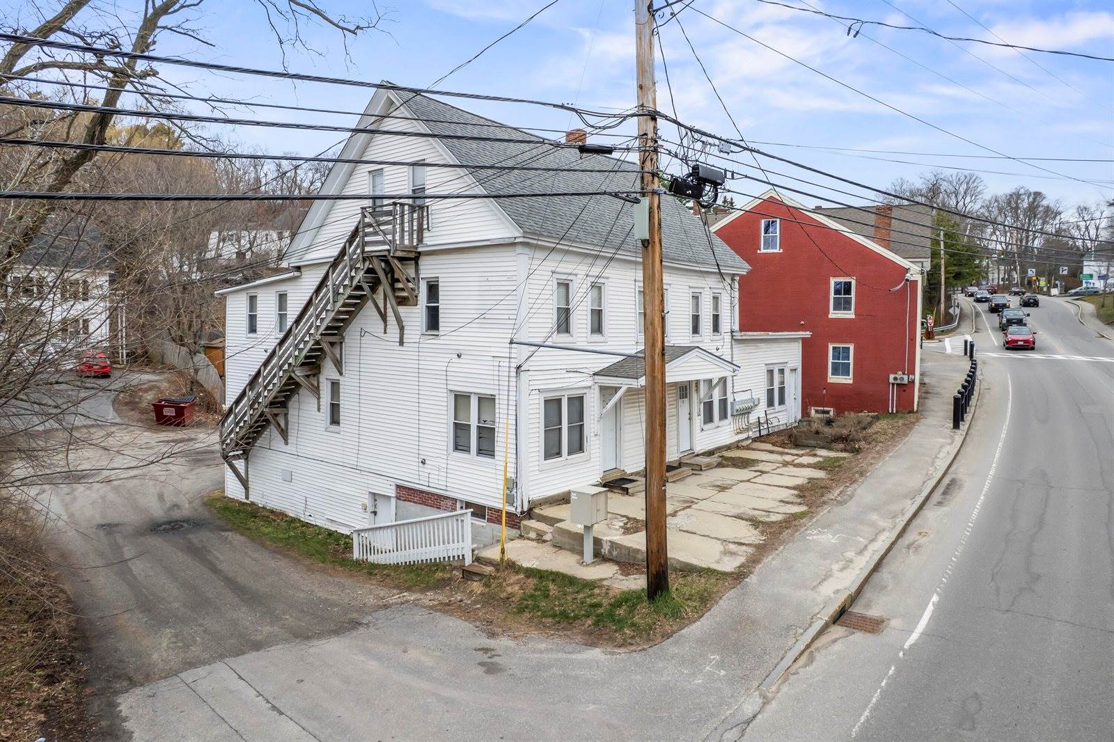 16 Main Street, Topsham, ME 04086