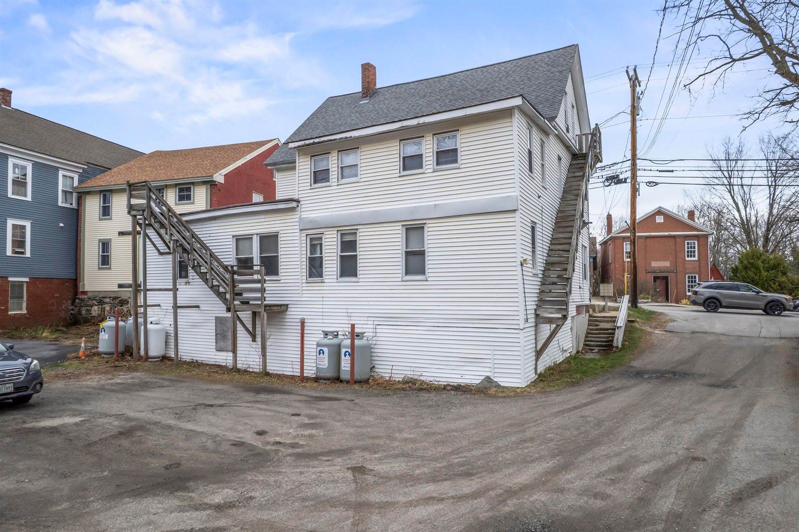 16 Main Street, Topsham, ME 04086