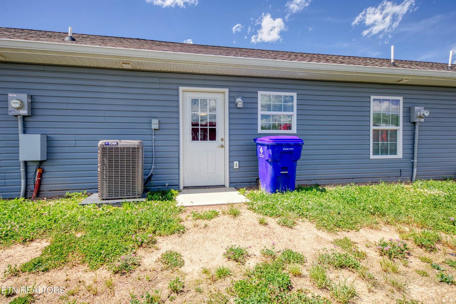 104 East Maire Ave, Clinton, TN 37716
