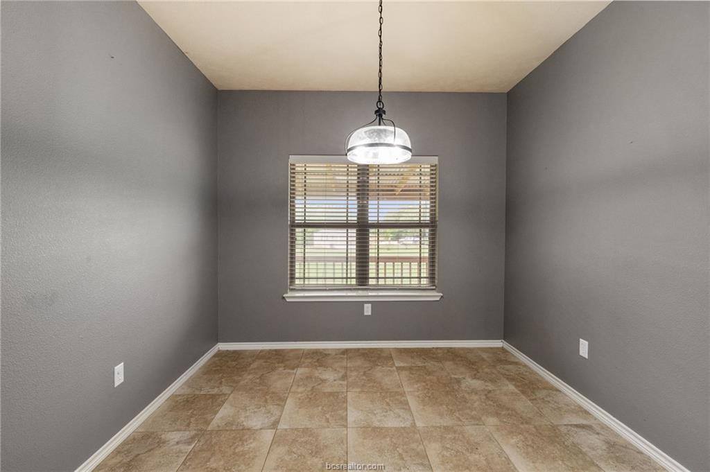 525 Oak Tree Lane, Franklin, TX 77856