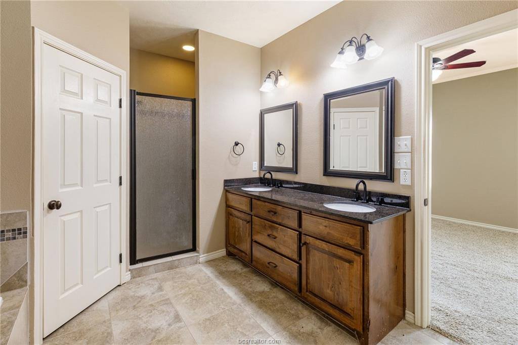 525 Oak Tree Lane, Franklin, TX 77856