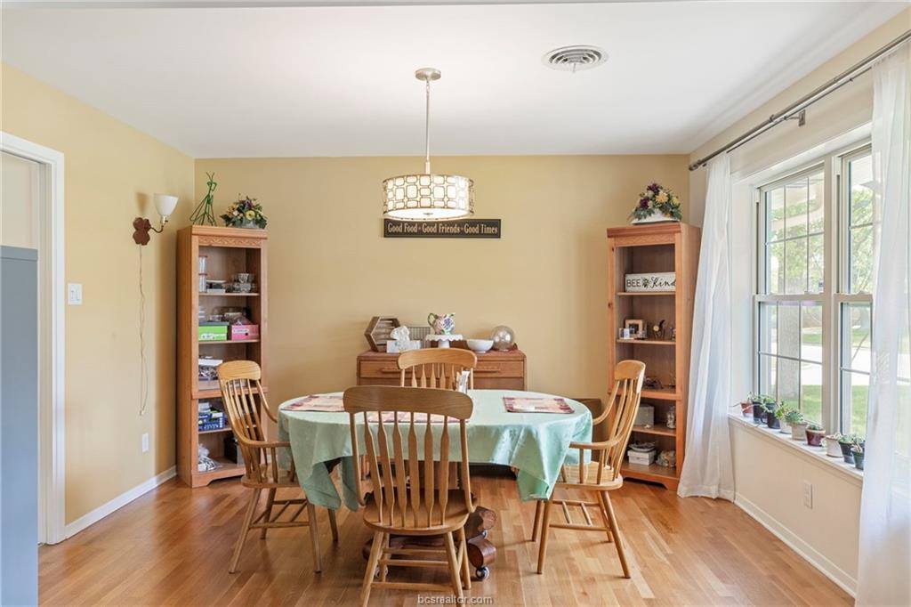 2405 Burton Drive, Bryan, TX 77802