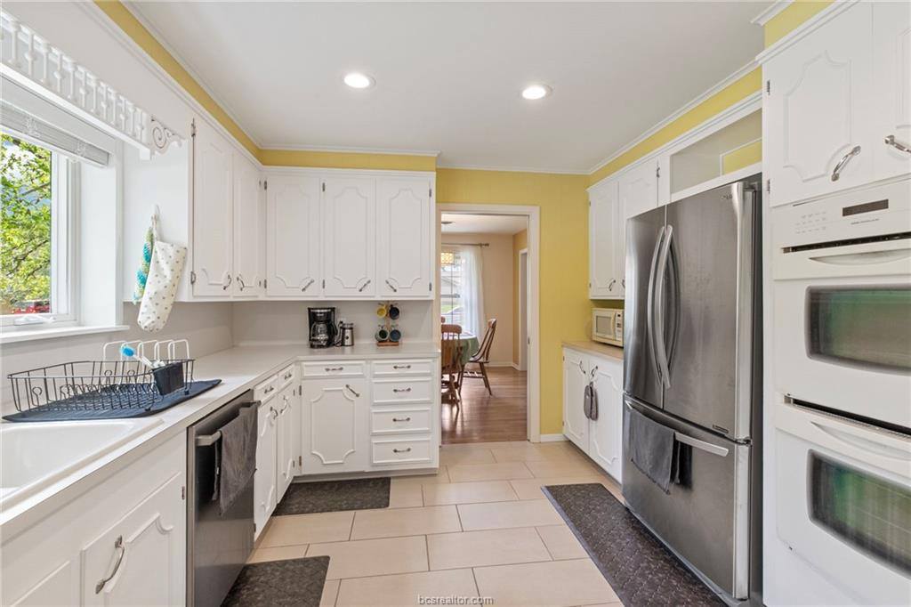 2405 Burton Drive, Bryan, TX 77802