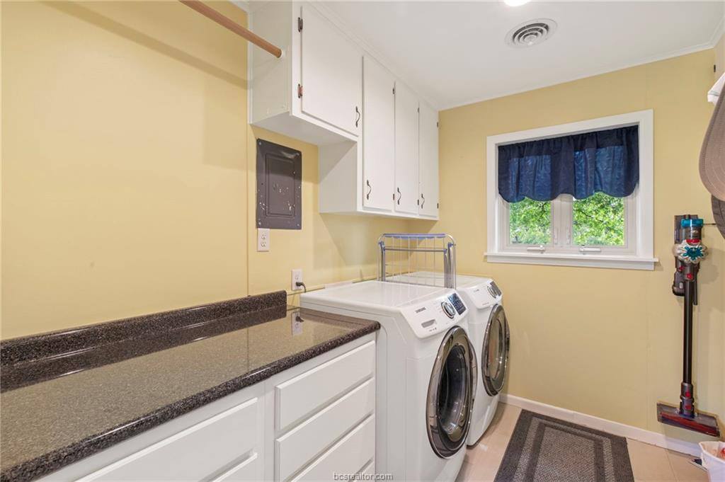 2405 Burton Drive, Bryan, TX 77802