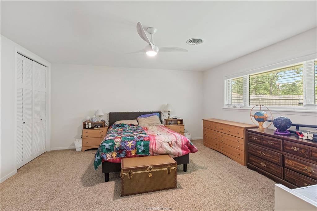 2405 Burton Drive, Bryan, TX 77802