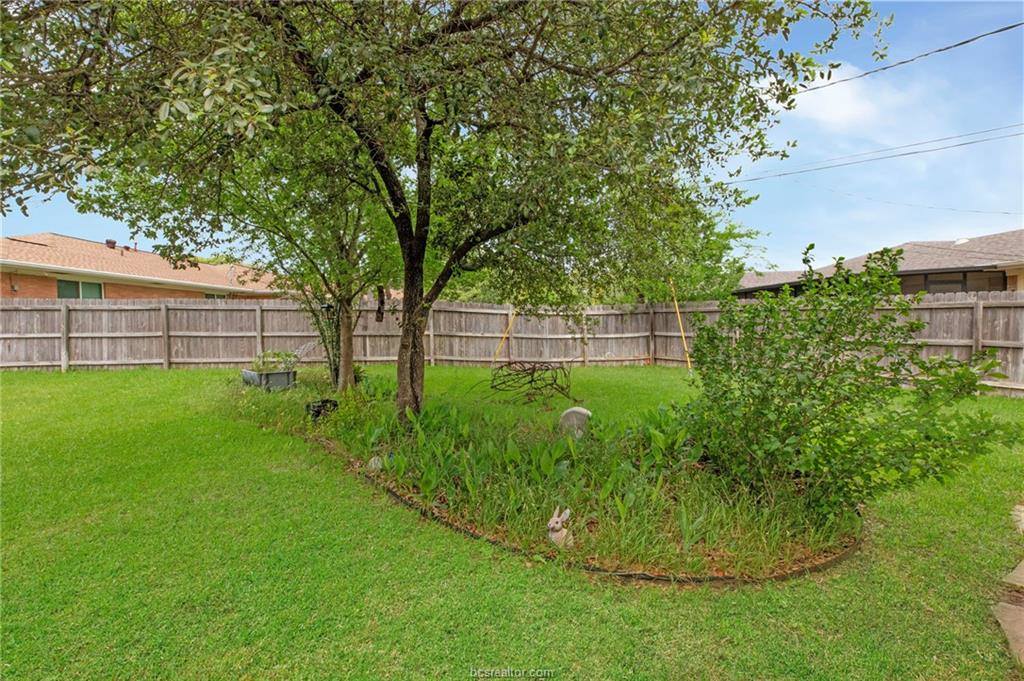 2405 Burton Drive, Bryan, TX 77802