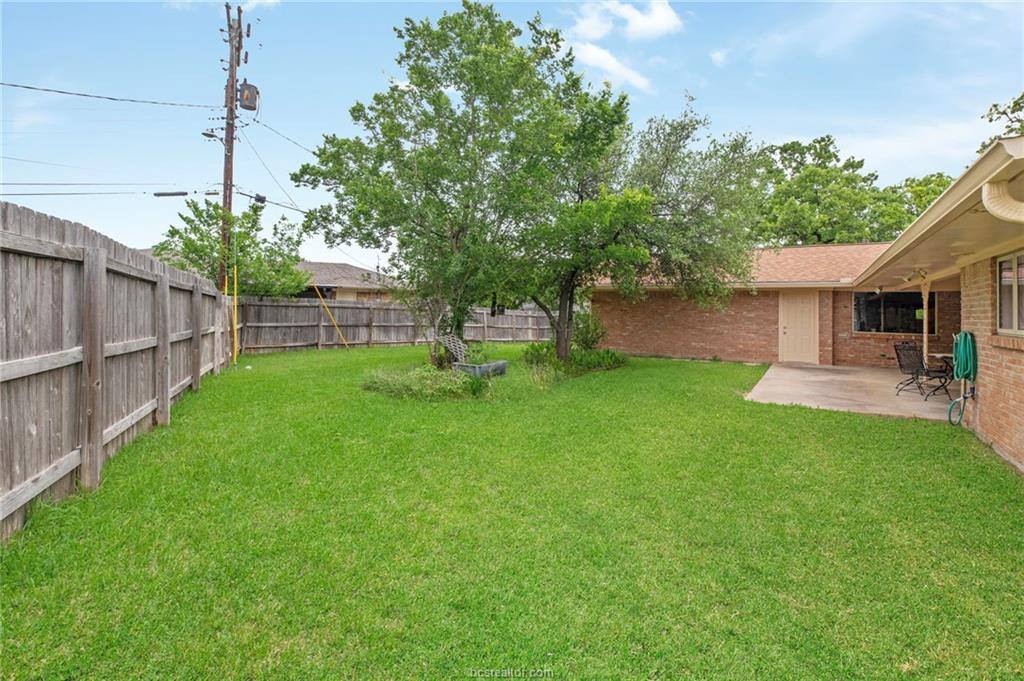 2405 Burton Drive, Bryan, TX 77802