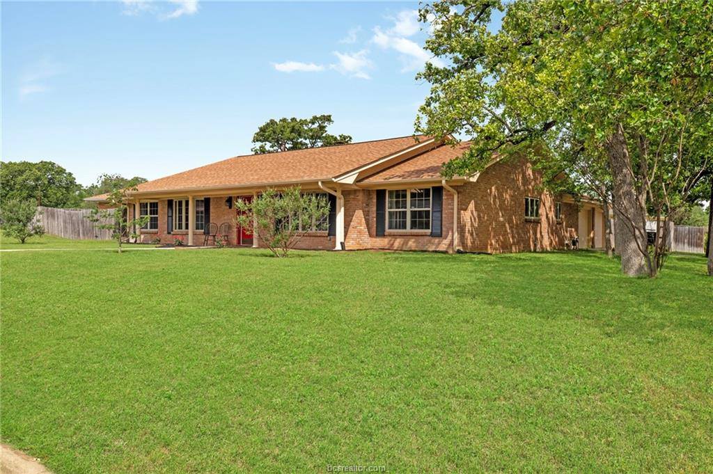 2405 Burton Drive, Bryan, TX 77802