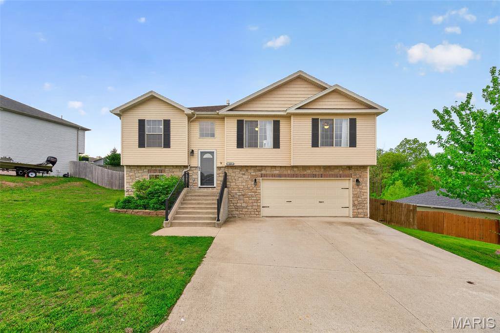 105 Sandstone Drive, Saint Robert, MO 65584