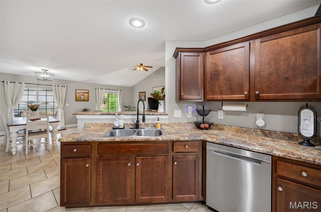 105 Sandstone Drive, Saint Robert, MO 65584