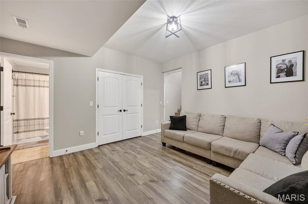 105 Sandstone Drive, Saint Robert, MO 65584