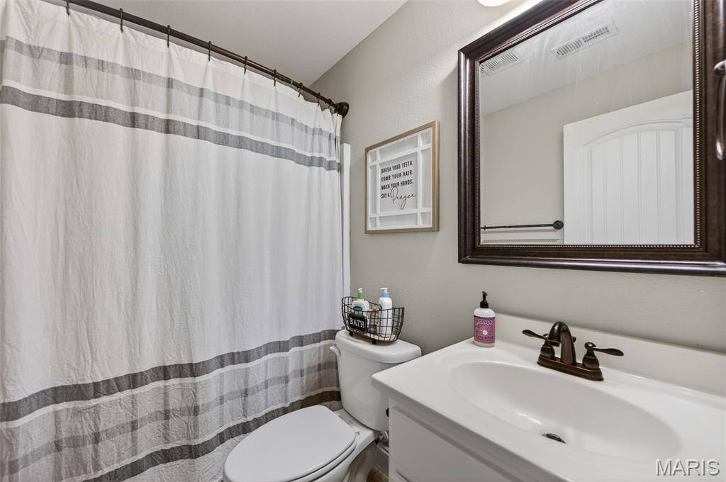 105 Sandstone Drive, Saint Robert, MO 65584