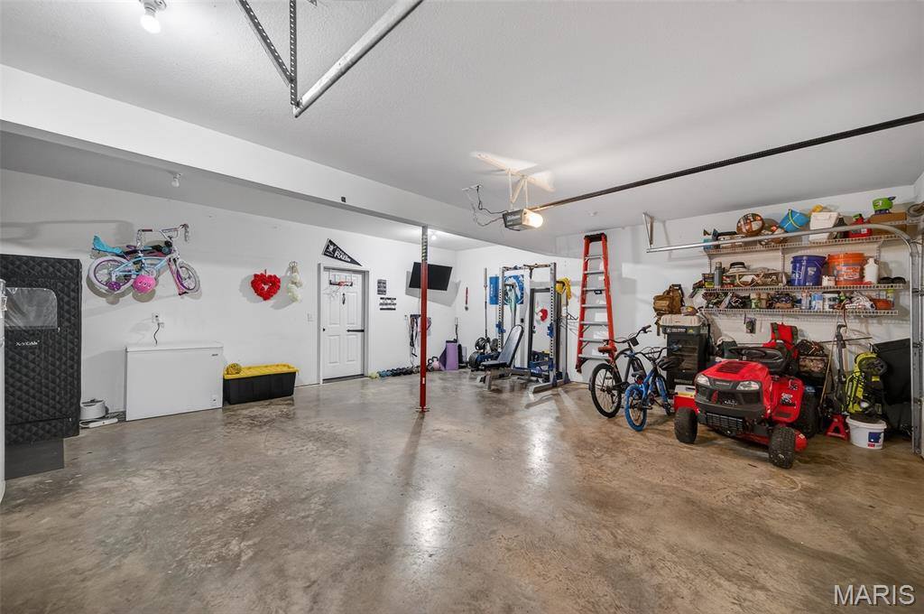 105 Sandstone Drive, Saint Robert, MO 65584