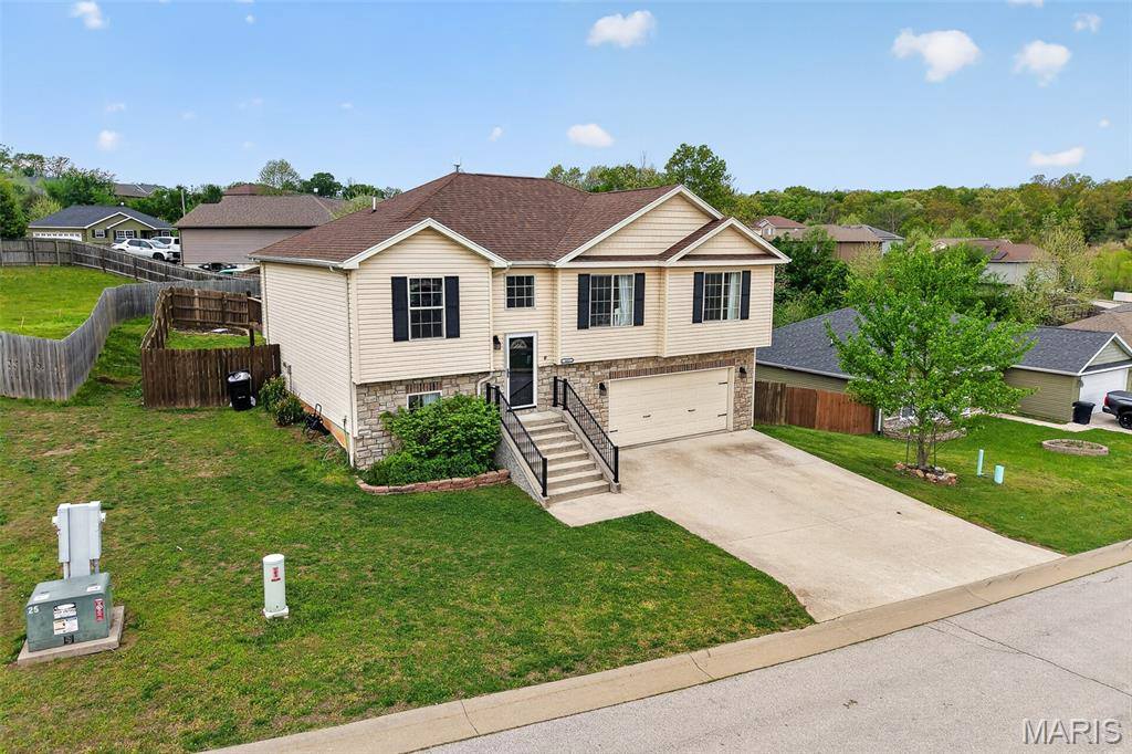 105 Sandstone Drive, Saint Robert, MO 65584