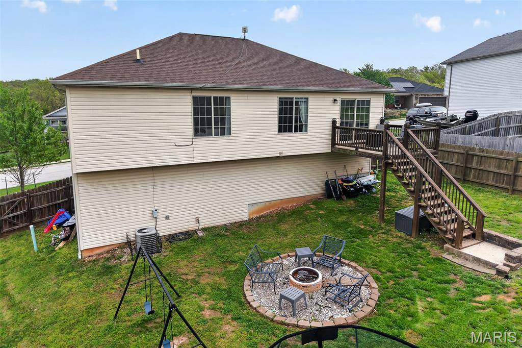 105 Sandstone Drive, Saint Robert, MO 65584