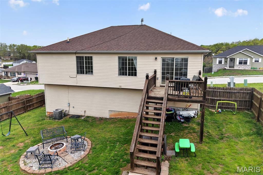 105 Sandstone Drive, Saint Robert, MO 65584