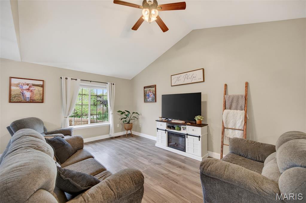105 Sandstone Drive, Saint Robert, MO 65584