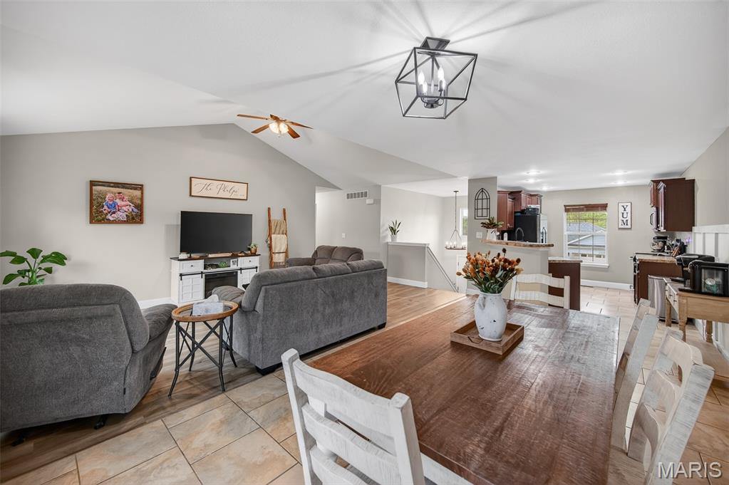 105 Sandstone Drive, Saint Robert, MO 65584
