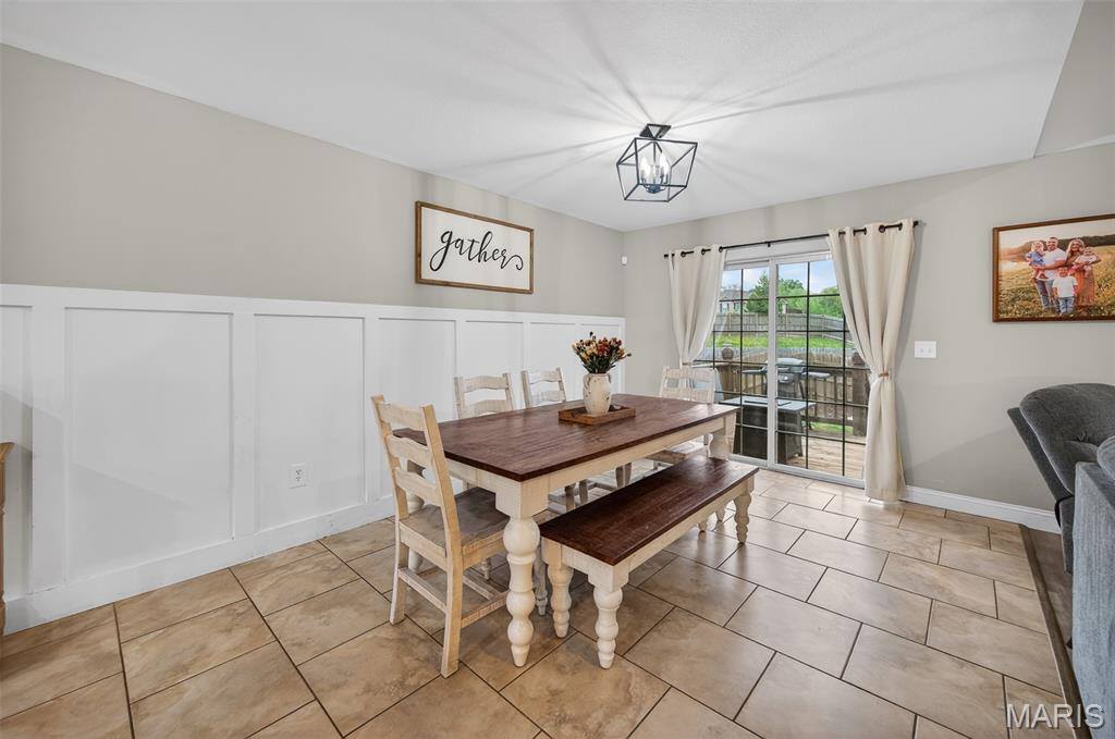 105 Sandstone Drive, Saint Robert, MO 65584