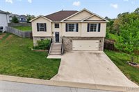 105 Sandstone Drive, Saint Robert, MO 65584