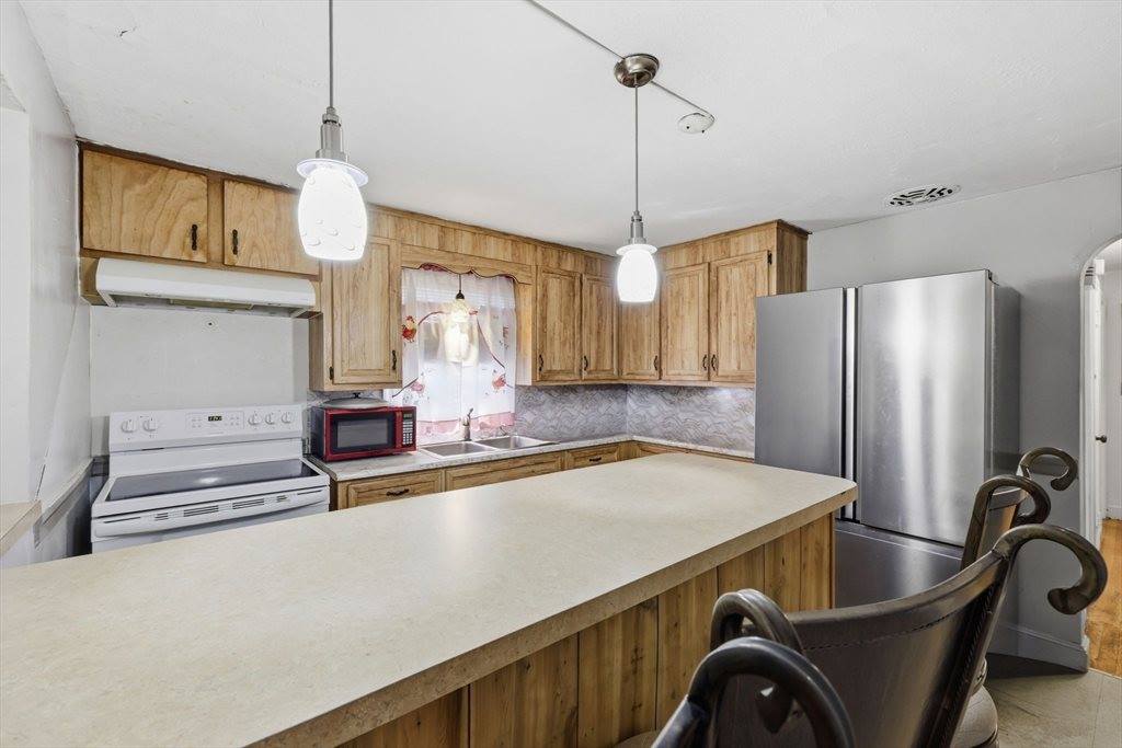 19 Carnavon Circle, Springfield, MA 01109