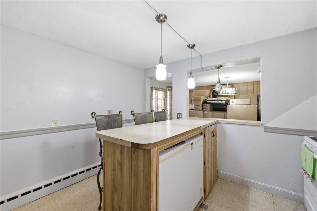 19 Carnavon Circle, Springfield, MA 01109