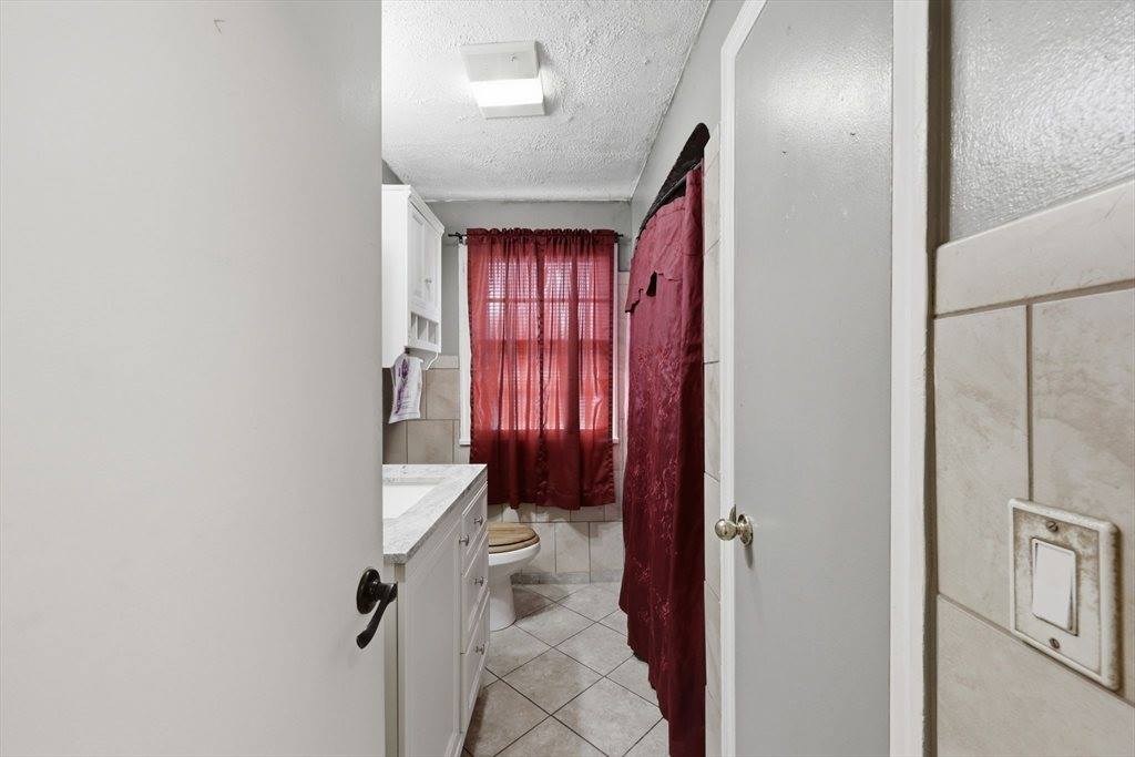 19 Carnavon Circle, Springfield, MA 01109